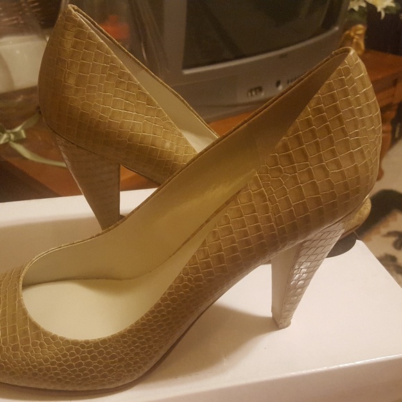 Shoes - Picture 2 of 2